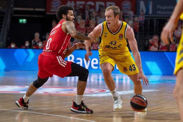 Nick Weiler-Babb 0 (FC Bayern), Luke Sikma 43 (Alba Berlin), FC Bayern Basketball vs. Alba Berlin, EuroLeague, 05.02.2021 Muenchen Bayern Deutschland