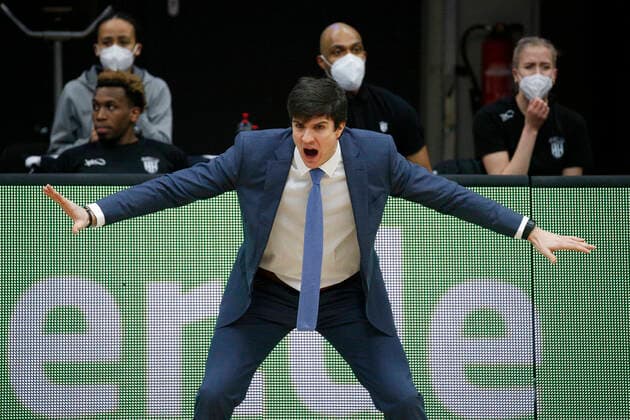 BBL easyCredit Basketball Bundesliga Saison 2020 2021 16. Spieltag am Freitag, 05. Februar 2021 in der edel-optics.de Arena in Hamburg: Hamburg Towers - Medi Bayreuth Headcoach Pedro Calles ( Towers ) Hamburg Towers - Medi Bayreuth