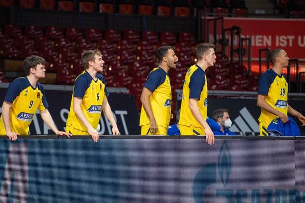 Team Alba Berlin auf der Bank jubelt, FC Bayern Basketball vs. Alba Berlin, EuroLeague, 05.02.2021 Muenchen Bayern Deutschland