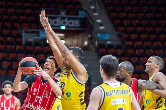 Vladimir Lucic 11 (FC Bayern), Johannes Thiemann 32 (Alba Berlin), FC Bayern Basketball vs. Alba Berlin, EuroLeague, 05.02.2021 Muenchen Bayern Deutschland