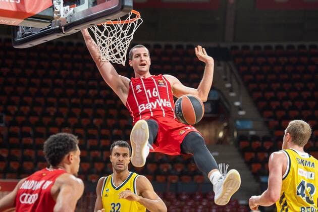 Paul Zipser 16 (FC Bayern), dunk, FC Bayern Basketball vs. Alba Berlin, EuroLeague, 05.02.2021 Muenchen Bayern Deutschland