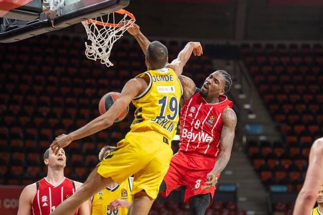 Louis Olinde 19 (Alba Berlin), Jalen Reynolds 8 (FC Bayern), FC Bayern Basketball vs. Alba Berlin, EuroLeague, 05.02.2021 Muenchen Bayern Deutschland