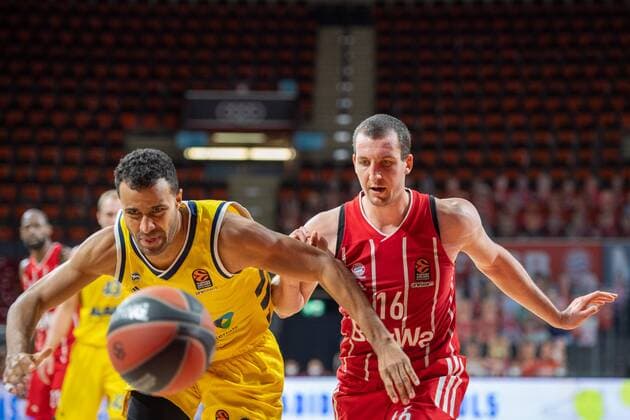 !Johannes Thiemann 32 (Alba Berlin), Paul Zipser 16 (FC Bayern), FC Bayern Basketball vs. Alba Berlin, EuroLeague, 05.02.2021 Muenchen Bayern Deutschland