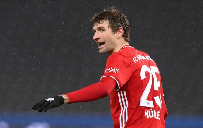 Thomas Müller redend zeigend, gestikulierend Aktion Oberkoerper Oberkörper Geisterspiel Corona Fußball Fussball DFL Bundesliga Herren Saison 2020 2021 05.02.2021 Hertha BSC Berlin vs. FC Bayern München FCB