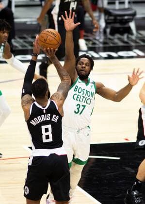 TMarcus Morris, Sr. of the LA Clippers scores three points against Boston Celtics during a game at the Staples Center in Los Angeles, California, USA, 05 February 2021. EFE Phillip Kim LA Clippers - Boston Celtics !ACHTUNG: NUR REDAKTIONELLE NUTZUNG!  Copyright: xPhillipxKimx AME3614 20210206-637481912750788058