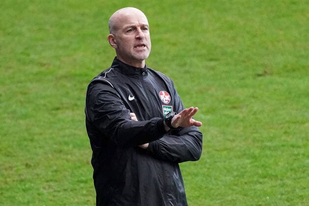 Marco Antwerpen (Trainer, Cheftrainer, FCK), gibt Anweisungen, gestikuliert, mit den Armen gestikulieren, gives instructions, gesticulate, Einzelbild, Aktion, Action, 06.02.2021, Mannheim (Deutschland), Fussball, 3. Liga, SV Waldhof Mannheim - 1. FC Kaiserslautern, DFB DFL REGULATIONS PROHIBIT ANY USE OF PHOTOGRAPHS AS IMAGE SEQUENCES AND OR QUASI-VIDEO.