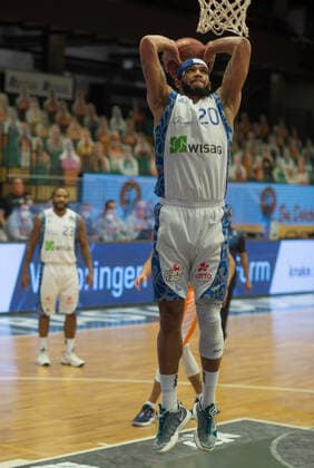 GER, Basketball, RASTA Vechta vs Fraport Skyliners 06.02.2020, RASTA Dome, Vechta, GER, easy Credit-BBL, RASTA Vechta vs Fraport Skyliners, im Bild zum Korb Rasheed MOORE (Fraport Skyliners 20 )