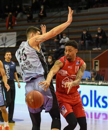 Bogdan Radosvljevic, Diante Garrett Basketball Bundesliga, Basketball Saison 2020 2021, 16. Spieltag, Deutschland, easyCredit BBL, Germany, Giessen 46ers, giessen rot, Herren, Jobstairs GIESSEN 46ers - Hakro Merlins Crailsheim, Männer, Crailsheim hellblau