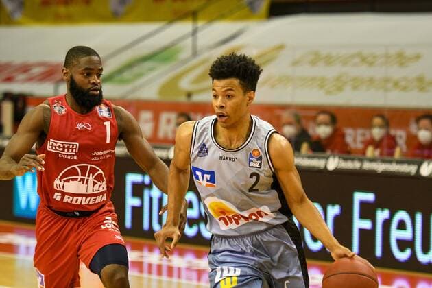 Jonathan Stark, Trae Bell- Haynes Basketball Bundesliga, Basketball Saison 2020 2021, 16. Spieltag, Deutschland, easyCredit BBL, Germany, Giessen 46ers, giessen rot, Herren, Jobstairs GIESSEN 46ers - Hakro Merlins Crailsheim, Männer, Crailsheim hellblau