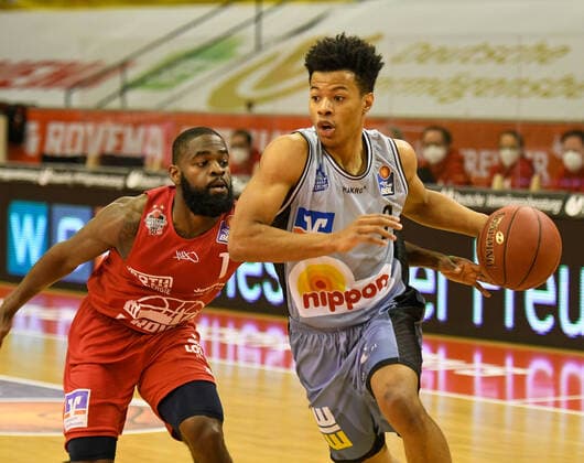 Jonathan Stark, Trae Bell- Haynes Basketball Bundesliga, Basketball Saison 2020 2021, 16. Spieltag, Deutschland, easyCredit BBL, Germany, Giessen 46ers, giessen rot, Herren, Jobstairs GIESSEN 46ers - Hakro Merlins Crailsheim, Männer, Crailsheim hellblau