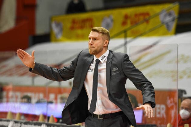 Tuomas Iisalo, Coach Crailsheim Basketball Bundesliga, Basketball Saison 2020 2021, 16. Spieltag, Deutschland, easyCredit BBL, Germany, Giessen 46ers, giessen rot, Herren, Jobstairs GIESSEN 46ers - Hakro Merlins Crailsheim, Männer, Crailsheim hellblau