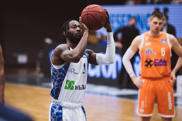 easyCredit-BBL: 16. Spieltag - RASTA Vechta vs. FRAPORT SKYLINERS, 06.02.2021 Matt Mobley (FRAPORT SKYLINERS, 1); easyCredit-BBL: 16. Spieltag - RASTA Vechta vs. FRAPORT SKYLINERS am 06.02.2021 in Vechta (RASTA Dome), Germany, Copyright: xBEAUTIFULxSPORTS Neddermannx