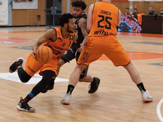 Nate Britt ( 1) zieht in die Zone wiha Panthers Schwenningen vs. MLP Academics Heidelberg, Basketball, BARMER 2. BASKETBALL BUNDESLIGA, 10. Spieltag 2020 2021, 06.02.2021, wiha Panthers Schwenningen vs. MLP Academics Heidelberg, Basketball, BARMER 2. BASKETBALL BUNDESLIGA, 10. Spieltag 2020 2021, 06.02.2021, Copyright: xMiclasxHaasis Eibner-Pressefotox EP_mhs
