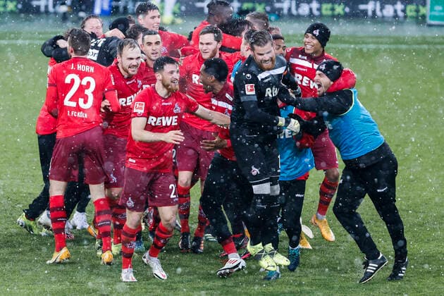 Bilder des Jahres 2021, Sport 02 Februar Sport Themen der Woche KW05 Sport Bilder des Tages Mönchengladbach, Veltins-Arena, 06.02.21: Schlussjubel 2:1 Sieg, Derbysieg, Goalkeeper Timo Horn (1.FC Koeln) (R) im Spiel 1. Bundesliga Borussia Mönchengladbach vs. 1.FC Köln. *** Mönchengladbach, Veltins Arena, 06 02 21 final cheer 2 1 victory, derby win, Goalkeeper Timo Horn 1 FC Koeln R in match 1 Bundesliga Borussia Mönchengladbach vs 1 FC Köln