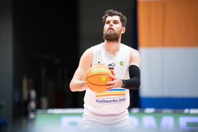 BARMER 2. Basketball Bundesliga ProA Saison 2020 2021 Spieltag 20 am 06.02.2021 Science City Jena vs Phoenix Hagen Julius Wolf (Jena), Portrait Sparkassen Arena Jena