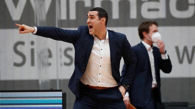 06.02.2021, Basketball, BBL 2020 2021, 16. Spieltag, s.Oliver Wuerzburg - BG Goettingen, GER, s.Oliver Arena in Wuerzburg Bild: Headcoach Roel Moors (BG Goettingen), Copyright: HMBxMedia xHeikoxBecker