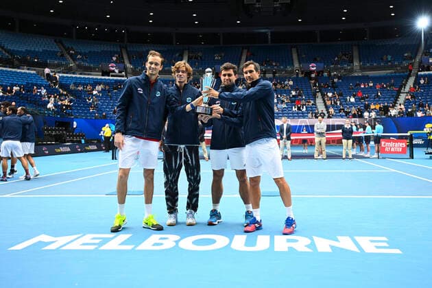 Sport Bilder des Tages TENNIS ATP, Tennis Herren CUP, Members of the Russian ATP Cup team pose for photographs after the ATP Cup Final at Melbourne Park in Melbourne, Sunday, February 7, 2021 .( NO ARCHIVING, EDITORIAL USE ONLY, NO USE IN BOOKS WITHOUT CONSENT MELBOURNE VIC AUSTRALIA  Copyright: xDEANxLEWINSx 20210207001518862431