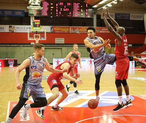 Von links: Fabian Bleck, Alen Pjanic, Jamuni Mcneace und Brandon Bowman. Randon Thomas, JobStairs GIESSEN 46ers vs. HAKRO Merlins Crailsheim, Basketball, Basketball Bundesliga, 16. Spieltag, 06.02.2021, JobStairs GIESSEN 46ers vs. HAKRO Merlins Crailsheim, Basketball, Basketball Bundesliga, 16. Spieltag, 06.02.2021 Giessen Copyright: xJoergxNiebergall Eibner-Pressefox EP_JNL