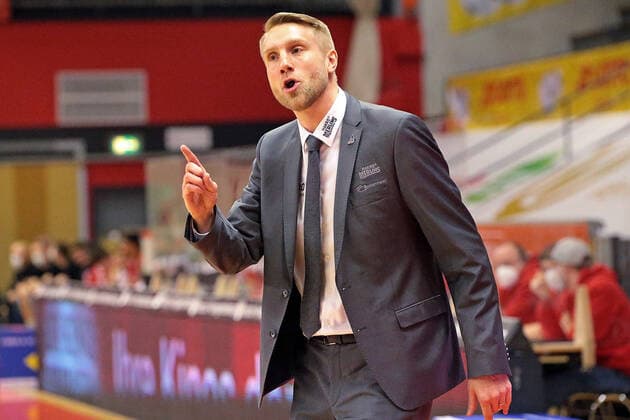 06.02.2021, xovx, Basketball 1. Bundesliga, JobStairs Gießen 46ers - HAKRO Merlins Crailsheim Headcoach Tuomas Iisalo (Hakro Merlins Crailsheim) Gießen Sporthalle Gießen-Ost Hessen Deutschland (DE)