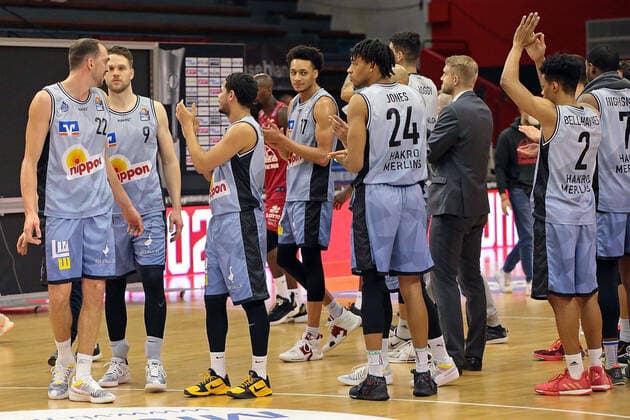 06.02.2021, xovx, Basketball 1. Bundesliga, JobStairs Gießen 46ers - HAKRO Merlins Crailsheim Freude bei den Spielern der Hakro Merlins Crailsheim nach dem Sieg in Gießen Gießen Sporthalle Gießen-Ost Hessen Deutschland (DE)