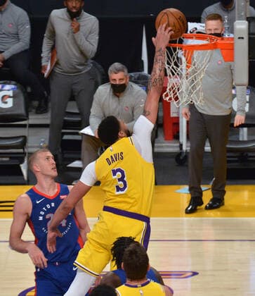 Los Angeles Lakers power forward Anthony Davis scores over Detroit Pistons center Mason Plumlee during the third quarter at Staples Center in Los Angeles on Saturday, February 6, 2021. The Lakers defeated the Pistons 135-129 in double-overtime.  LAP2021020638 JIMxRUYMEN