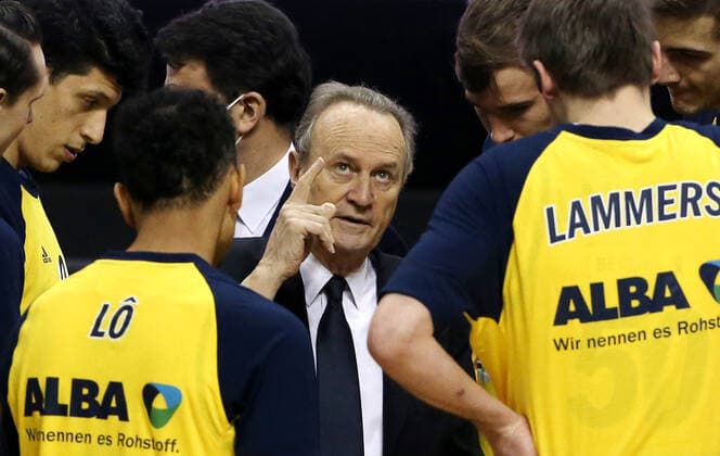Trainer Aito Garcia Reneses redend zeigend, Mannschaft Basketball BBL Bundesliga Herren Saison 2020 2021 07.02.2021 ALBA Berlin vs. Niners Chemnitz