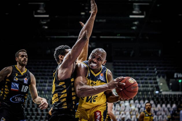 Sport Bilder des Tages Basketball Oldenburg 07.02.2021 Saison 2020 2021 easyCredit BBL: 16. Spieltag: EWE Baskets - MHP RIESEN Ludwigsburg Basketball Oldenburg 07.02.2021 Saison 2020 2021 easyCredit BBL: 16. Spieltag: EWE Baskets - MHP RIESEN Ludwigsburg 23, Rickey Paulding, EWE Baskets Oldenburg nur redaktionelle Verwendung - kommerzielle Verwendung Nutzung nur nach Absprache mit dem Fotografen Oldenburg Deutschland
