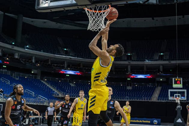 Sport Bilder des Tages Basketball Berlin 07.02.2021 Saison 2020 2021 BBL 1. Bundesliga easyCredit-BBL Alba Berlin - NINERS Chemnitz Johannes Thiemann (Alba Berlin, No.32)