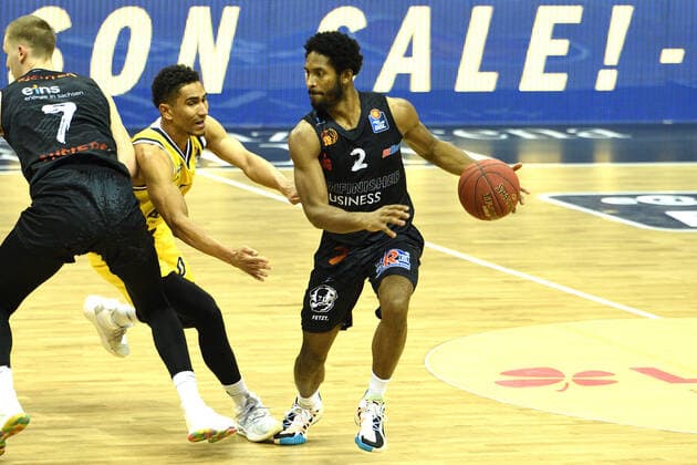 v.l. Maodo Lo - Alba, Terrell Harris - Chemnitz, 07.02.2021, BBL, Alba Berlin vs NINERS Chemnitz , in der Mercedes Benz Arena, GER, Berlin, 07.02.2021, BBL, Alba vs NINERS Chemnitz Berlin Copyright: xUwexKoch xEibner-Pressefotox EP_ukh