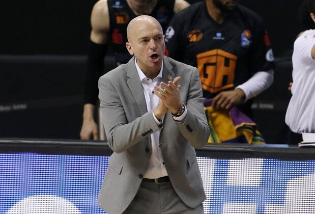 Trainer Rodrigo Pastore Aktion Oberkoerper Oberkörper Basketball BBL Bundesliga Herren Saison 2020 2021 07.02.2021 ALBA Berlin vs. Niners Chemnitz