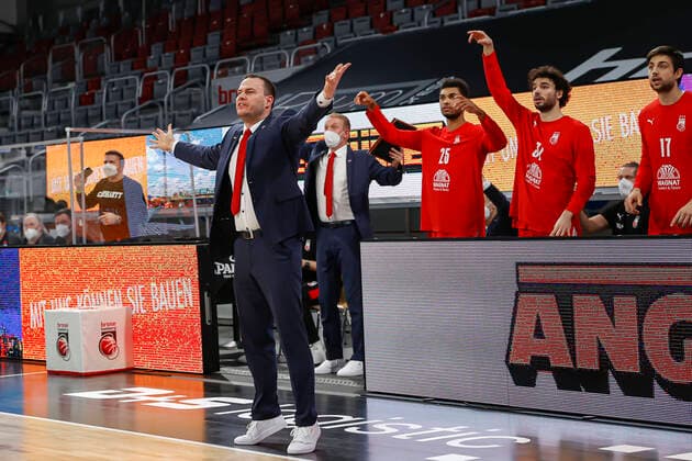 links Headcoach Johan Roijakkers (Brose Bamberg) Brose Bamberg - Bayern München - easyCredit-BBL - Basketball Bundesliga - Basketball Saison 2020 21 - 20. Spieltag, 07.02.2021 Bamberg, Brose Arena ASV-Autoren-Nummer: 4026335 Copyright: DanielxLöb