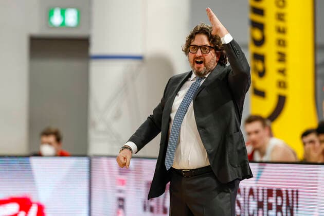 Headcoach Cheftrainer Andrea Trinchieri (Bayern München) Brose Bamberg - Bayern München - easyCredit-BBL - Basketball Bundesliga - Basketball Saison 2020 21 - 20. Spieltag, 07.02.2021 Bamberg, Brose Arena ASV-Autoren-Nummer: 4026335 Copyright: DanielxLöb