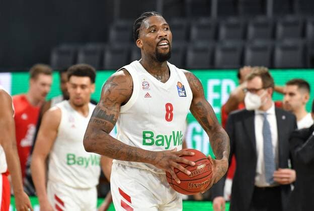BAMBERG 07.02.2021 --- Basketball ---- easycredit 1. Basketball Bundesliga ---- 20. Spieltag: Brose Bamberg vs FC Bayern München --- Jalen Reynolds (8, FC Bayern München) happy nach 93:92 Sieg gegen Bamberg --- Foto: Hans-Martin Issler isslerimages ---- Brose Bamberg vs FC Bayern München