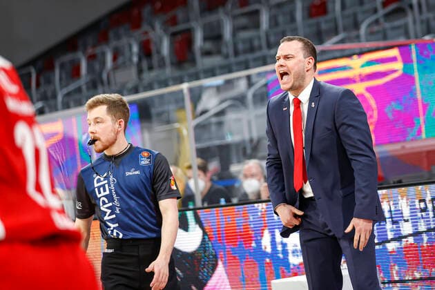 rechts Headcoach Johan Roijakkers (Brose Bamberg) Brose Bamberg - Bayern München - easyCredit-BBL - Basketball Bundesliga - Basketball Saison 2020 21 - 20. Spieltag, 07.02.2021 Bamberg, Brose Arena ASV-Autoren-Nummer: 4026335 Copyright: DanielxLöb
