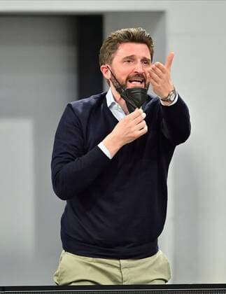 Sport Bilder des Tages BAMBERG 07.02.2021 --- Basketball ---- easycredit 1. Basketball Bundesliga ---- 20. Spieltag: Brose Bamberg vs FC Bayern München --- Marko Pesic (Geschäftsführer FC Bayern Basketball) beschwert sich über Schiedsrichterentscheidung --- Foto: Hans-Martin Issler isslerimages ---- Brose Bamberg vs FC Bayern München