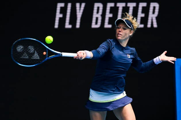 Sport Bilder des Tages TENNIS AUSTRALIAN OPEN, Laura Siegemund of Germany in action during her first Round Women s singles match against Serena Williams of the United States of America on Day 1 of the Australian Open at Melbourne Park in Melbourne, Monday, February 8, 2021. ( NO ARCHIVING, EDITORIAL USE ONLY, NO USE IN BOOKS WITHOUT CONSENT MELBOURNE VIC AUSTRALIA  Copyright: xDAVExHUNTx 20210208001519109104
