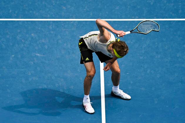 Bilder des Jahres 2021, Sport 02 Februar Sport Themen der Woche KW06 Sport Bilder des Tages TENNIS AUSTRALIAN OPEN, Alexander Zverev of Germany smashes a racquet during his first Round Men s singles match against Marcos Giron of the United States of America on Day 1 of the Australian Open at Melbourne Park in Melbourne, Monday, February 8, 2021. ( NO ARCHIVING, EDITORIAL USE ONLY, NO USE IN BOOKS WITHOUT CONSENT MELBOURNE VIC AUSTRALIA  Copyright: xDEANxLEWINSx 20210208001519126677