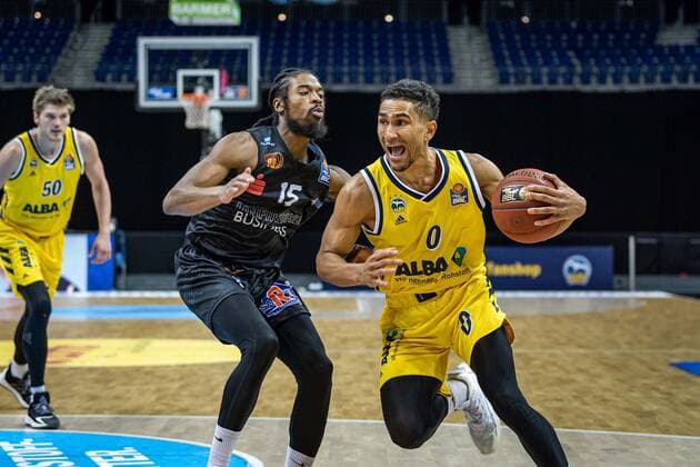 Basketball Berlin 07.02.2021 Saison 2020 2021 BBL 1. Bundesliga easyCredit-BBL Alba Berlin - NINERS Chemnitz Maodo Lo (Alba Berlin, No.00) Marcus Thornton (Chemnitz, No.15)