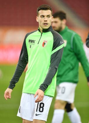 Fussball 1. Bundesliga FC Augsburg-VFL Wolfsburg Neuzugang Laszlo Benes (Augsburg) beim Aufwaermen, Aktion,Einzelbild,angeschnittenes Einzelmotiv,Halbfigur,halbe Figur. Fussball 1. Bundesliga Saison 2020 2021,20.Spieltag,Spieltag20, FC Augsburg (A)-VFL Wolfsburg (WOB) am 06.02.2021 WWK ARENA, DFL REGULATIONS PROHIBIT ANY USE OF PHOTOGRAPHS AS IMAGE SEQUENCES AND OR QUASI-VIDEO.EDITORIAL USE ONLY. NO SECONDARY (RE-)SALE WITHIN 48h AFTER KICK-OFF-EDITORIAL USE ONLY. Augsburg Bayern Deutschland *** Football 1 Bundesliga FC Augsburg VFL Wolfsburg newcomer Laszlo Benes Augsburg while warming up, action,single image,cropped single image,half figure,half figure Football 1 Bundesliga season 2020 2021,20 matchday,matchday20, FC Augsburg A VFL Wolfsburg WOB on 06 02 2021 WWK ARENA, GLS DFL REGULATIONS PROHIBIT ANY USE OF PHOTOGRAPHS AS IMAGE SEQUENCES AND OR QUASI VIDEO EDITORIAL USE ONLY NO SECONDARY RE SALE WITHIN 48h AFTER KICK OFF EDITORIAL USE ONLY Augsburg Bayern Germany Poolfoto SvenSimon-Preiss-Witters-Pool ,EDITORIAL USE ONLY