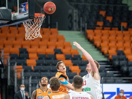 Leon Radosevic (FC Bayern, 43), ratiopharm Ulm vs. FC Bayern Basketball, Basketball, Bundesliga, easycredit, 17. Spieltag, Saison 2020 2021, 09.02.2021, ratiopharm Ulm vs. FC Bayern Basketball, Basketball, Bundesliga, easycredit, 17. Spieltag, Saison 2020 2021, 09.02.2021 Neu-Ulm Copyright: xEIBNER SaschaxWaltherx EP_EER