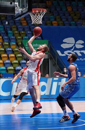 09.02.2021, xovx, Basketball, BBL, Fraport Skyliners Frankfurt - Brose Bamberg v.l. Christian Sengfelder (Brose Bamberg), Rasheed Moore (Fraport Skyliners Frankfurt) emspor Frankfurt