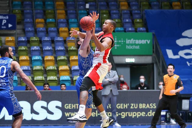 Basketball Bundesliga,Fraport Skyliners - Brose Bamberg,2021.02.09,GER, im Hall Devon,(Brose Bamberg, 22), ,Eibner-Pressefoto Uli Scherbaum Fraport Skyliners - Brose Bamberg Frankfurt Copyright: xEibner-Pressefoto UlrichxScherbaumx EP_usm
