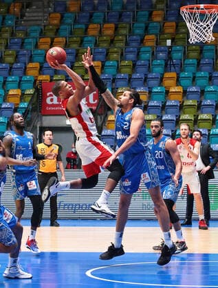 09.02.2021, xovx, Basketball, BBL, Fraport Skyliners Frankfurt - Brose Bamberg v.l. Matt Mobley (Fraport Skyliners Frankfurt), Devon Hall (Brose Bamberg), Michael Kessens (Fraport Skyliners Frankfurt), Rasheed Moore (Fraport Skyliners Frankfurt) emspor Frankfurt