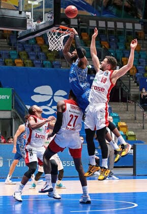 09.02.2021, xovx, Basketball, BBL, Fraport Skyliners Frankfurt - Brose Bamberg v.l. Devon Hall (Brose Bamberg), Shevon Thompson (Brose Bamberg), Kamari Murphy (Fraport Skyliners Frankfurt), Joanic Grüttner-Bacoul (Brose Bamberg) emspor Frankfurt