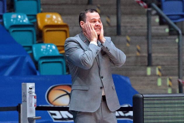 09.02.2021, xovx, Basketball, BBL, Fraport Skyliners Frankfurt - Brose Bamberg Head Coach Johan Roijakkers (Brose Bamberg) enttaeuscht, enttaeuscht schauend, dissapointed, Freisteller emspor Frankfurt