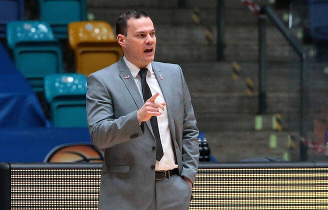 09.02.2021, xovx, Basketball, BBL, Fraport Skyliners Frankfurt - Brose Bamberg Head Coach Johan Roijakkers (Brose Bamberg) emspor Frankfurt