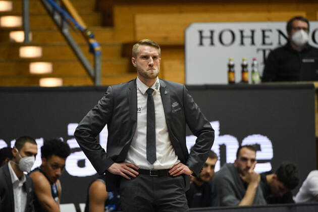 Headcoach Tuomas Iisalo (HAKRO Merlins Crailsheim) ist unzufrieden, GER, HAKRO Merlins Crailsheim vs. Alba Berlin, 09.02.2021, 17. Spieltag easycredit Basketball Bundesliga, Spielzeit 2020 2021. GER, HAKRO Merlins Crailsheim vs. Alba Berlin, 09.02.2021, 17. Spieltag easycredit Basketball Bundesliga, Spielzeit 2020 2021. Crailsheim Copyright: xEibnerxPressefoto MichaelxMemmlerx EP_MMR