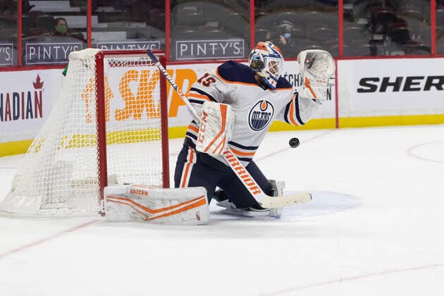 February 09, 2021: Edmonton Oilers goaltender Mikko Koskinen (19) makes a save during the NHL, Eishockey Herren, USA game between the Edmonton Oilers and the Ottawa Senators at Canadian Tire Centre in Ottawa, Canada. CSM Ottawa Canada - ZUMAc04_ 20210209_zaf_c04_071 Copyright: xDanielxLeax