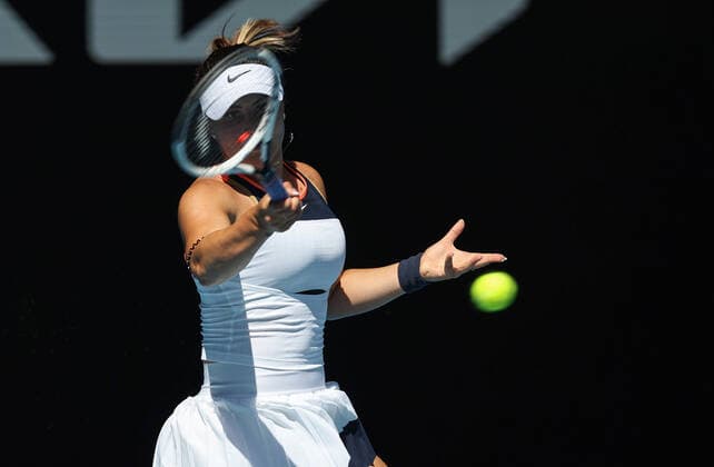 (210210) -- MELBOURNE, Feb. 10, 2021 -- Bianca Andreescu returns a shot during the women s singles second round match between Hsieh Su-Wei of Chinese Taipei and Bianca Andreescu of Canada at the Australian Open in Melbourne Park, Melbourne, Australia on Feb. 10, 2021. ) (SP)AUSTRALIA-MELBOURNE-TENNIS-AUSTRALIAN OPEN-DAY 3 BaixXuefei 