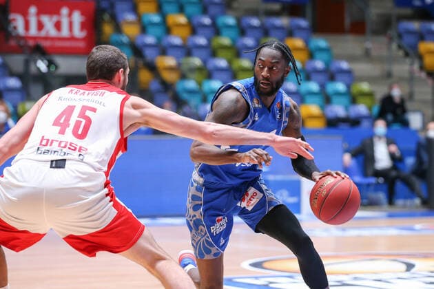 Basketball Bundesliga,Fraport Skyliners - Brose Bamberg,2021.02.09,GER, im Mobley Matt,(Fraport Skyliners, 1),mit Ball, ,Eibner-Pressefoto Uli Scherbaum Fraport Skyliners - Brose Bamberg Frankfurt Copyright: xEibner-Pressefoto UlrichxScherbaumx EP_usm